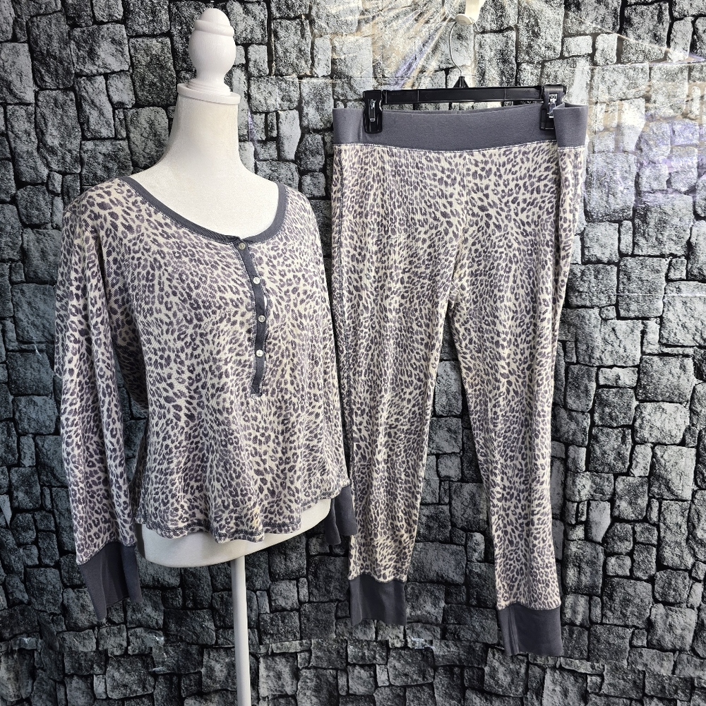 Victoria’s Secret long Jane flannel pajama set Animal Print, Size Large